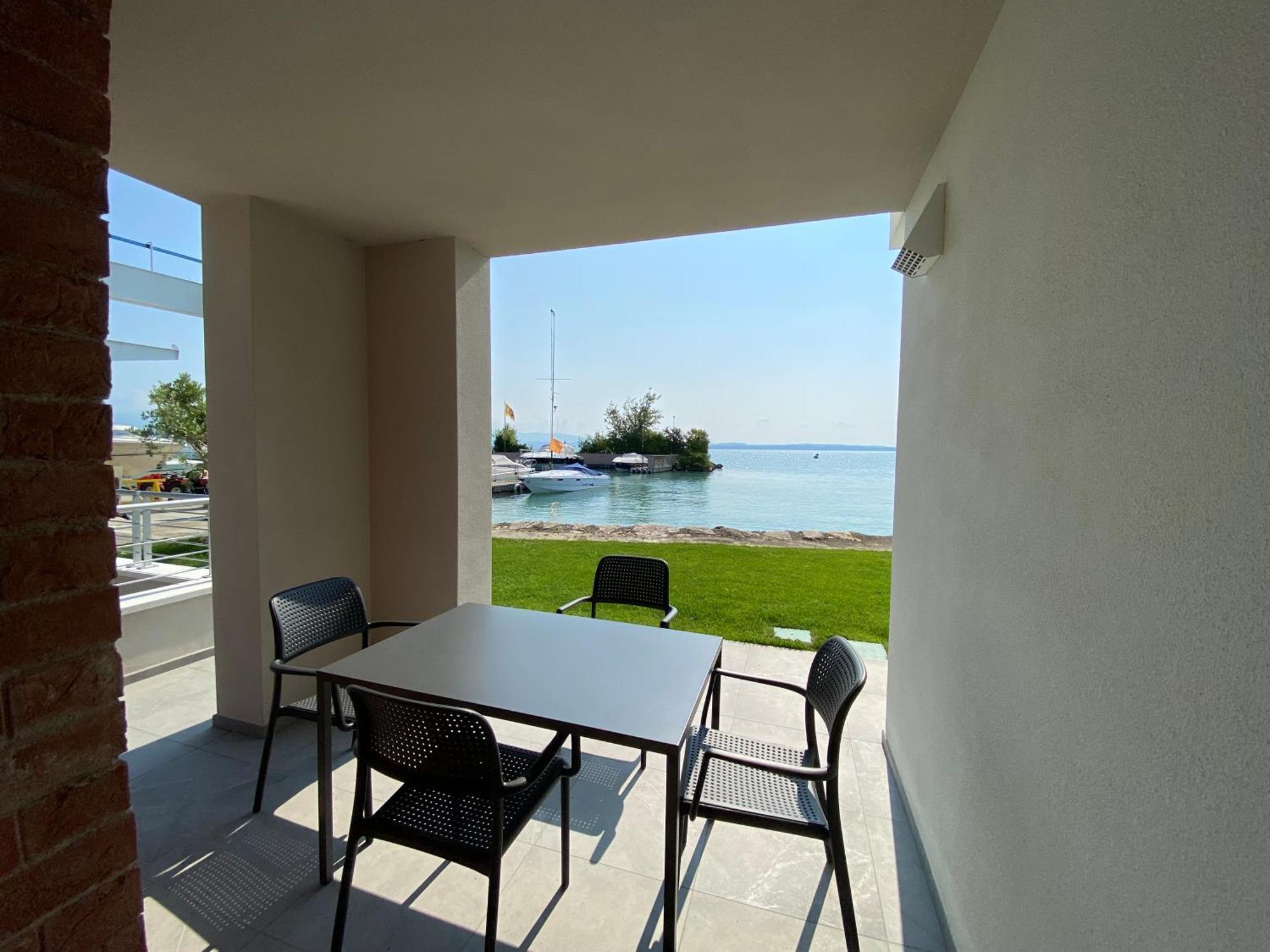 Sirmio Apartments - Darsena Stay Sirmione Zewnętrze zdjęcie