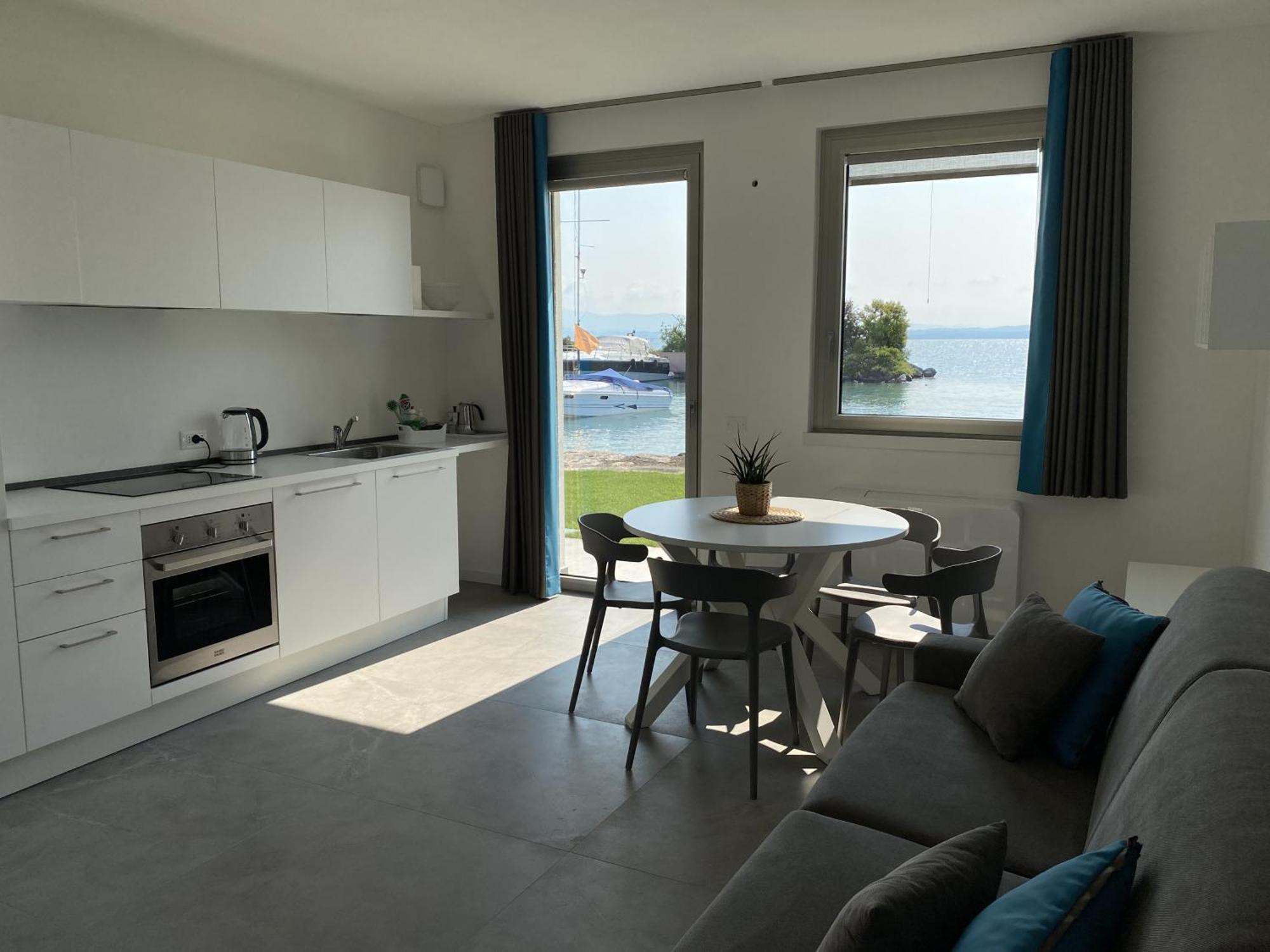 Sirmio Apartments - Darsena Stay Sirmione Zewnętrze zdjęcie
