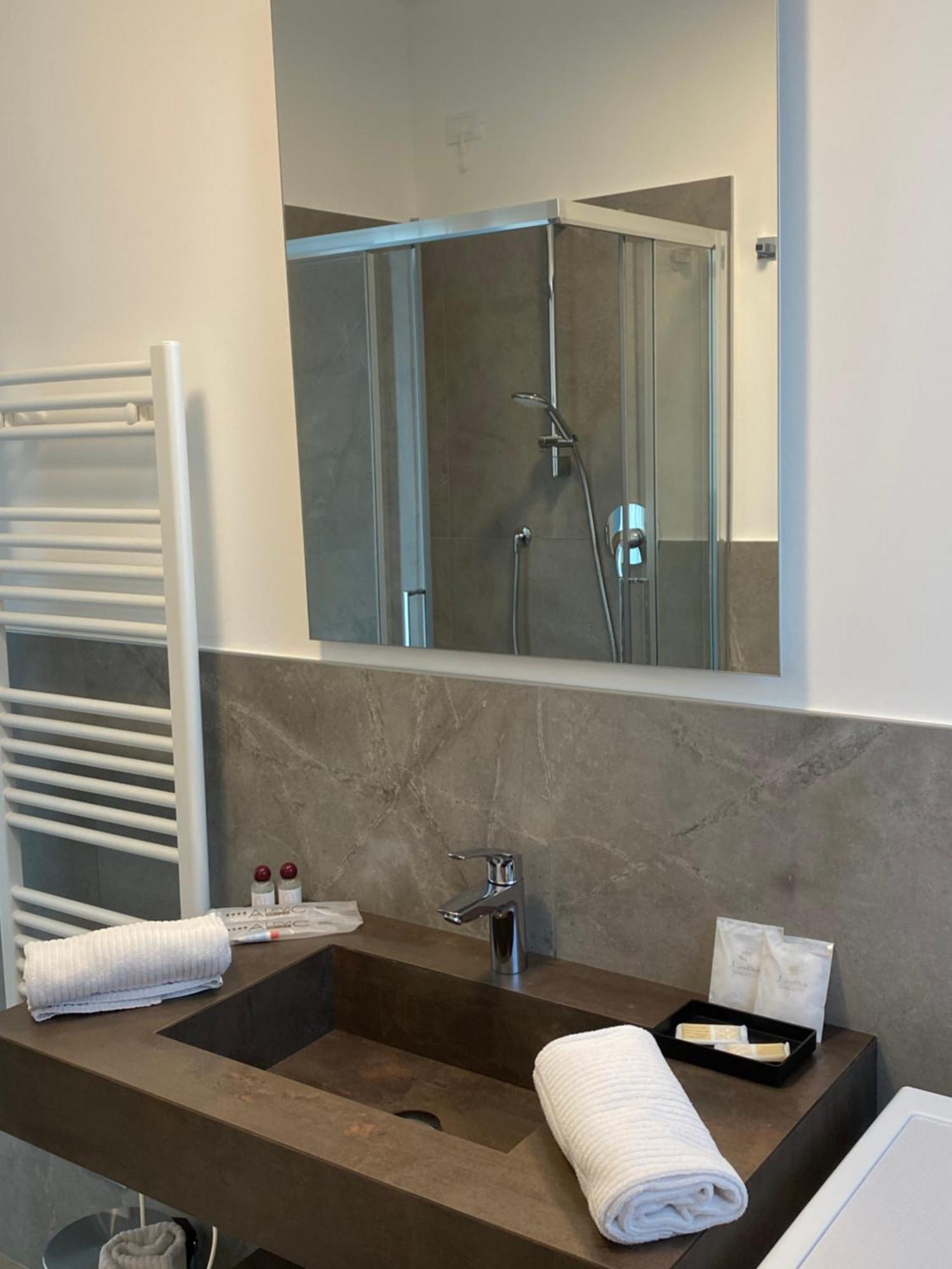 Sirmio Apartments - Darsena Stay Sirmione Zewnętrze zdjęcie