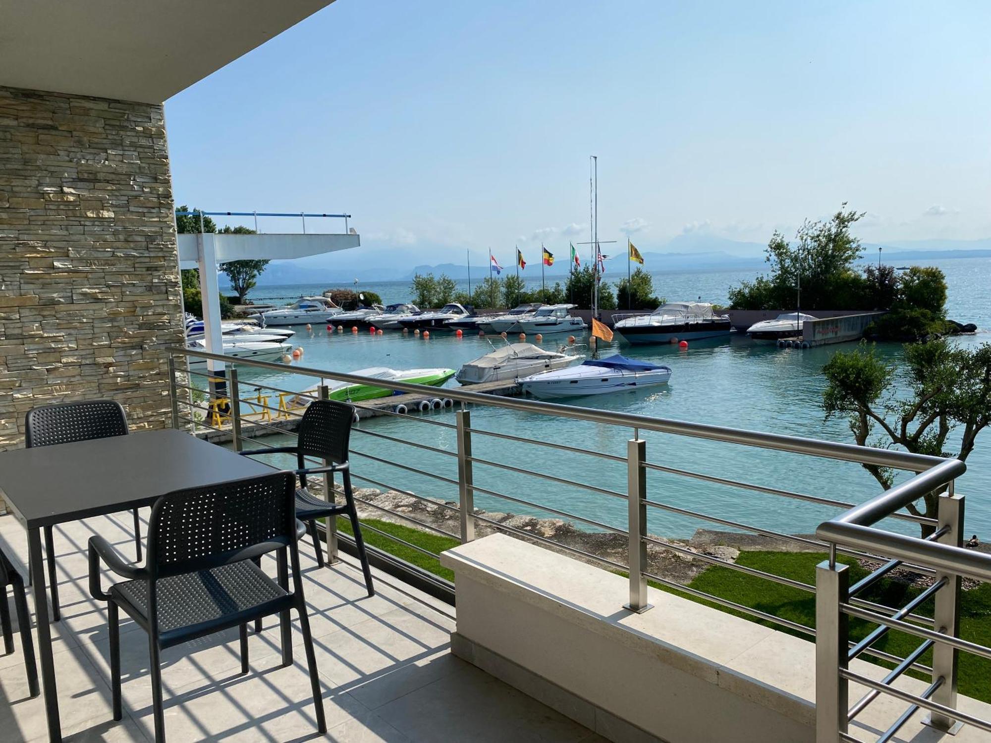 Sirmio Apartments - Darsena Stay Sirmione Zewnętrze zdjęcie