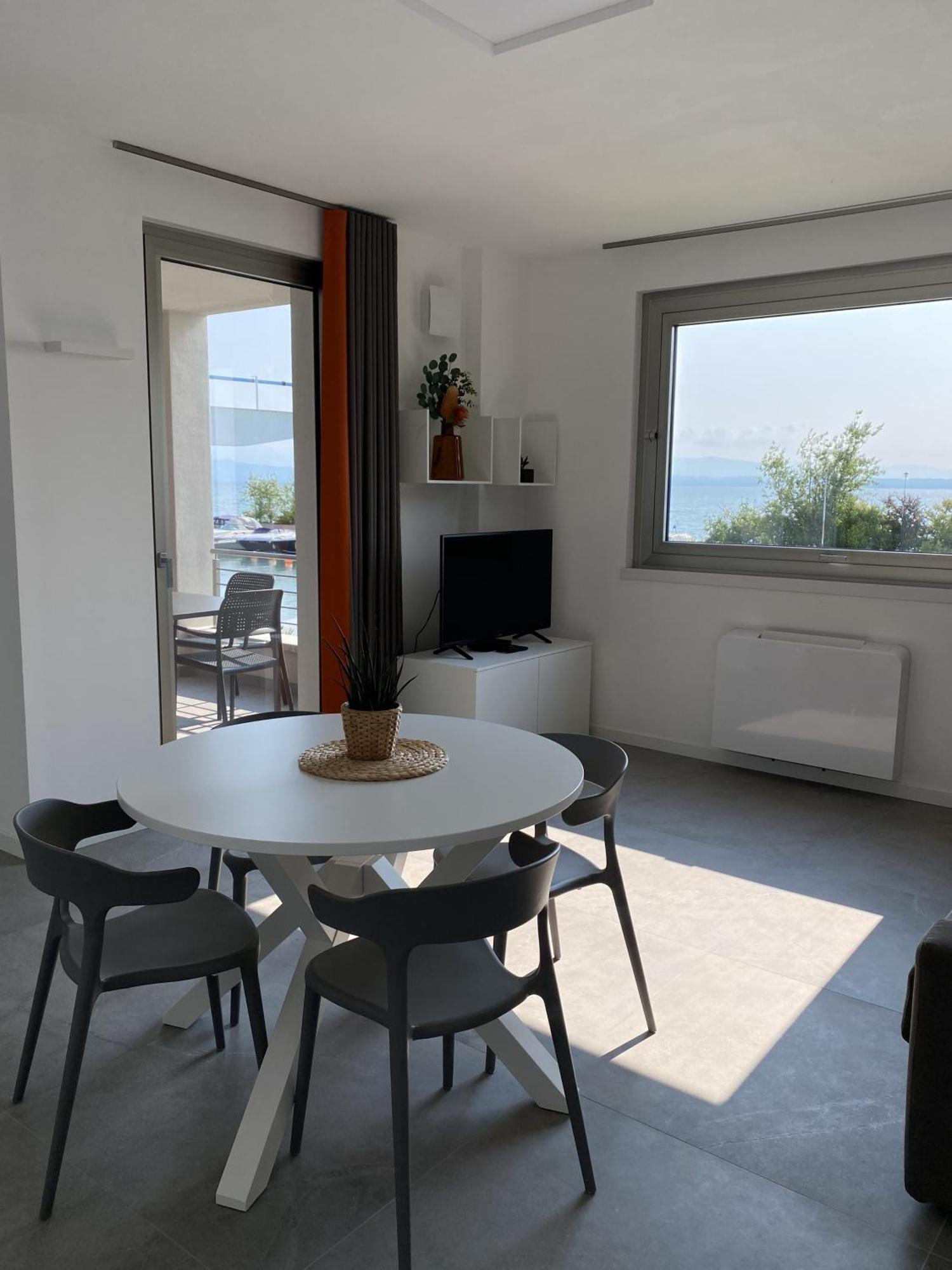 Sirmio Apartments - Darsena Stay Sirmione Zewnętrze zdjęcie